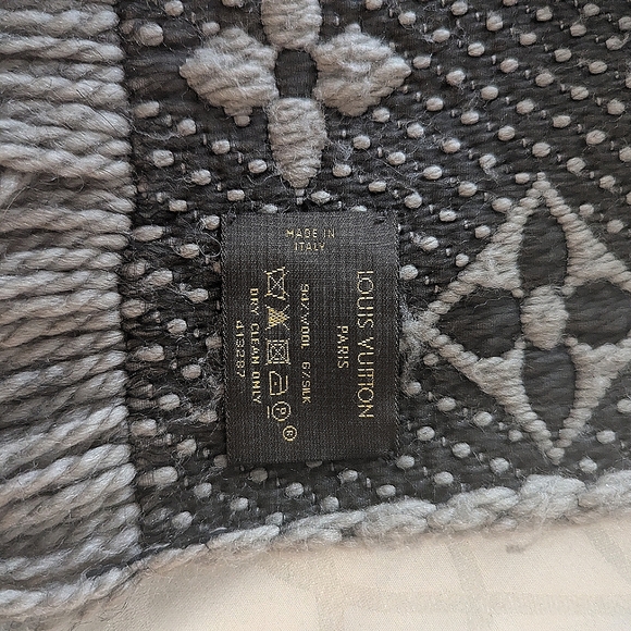 Louis Vuitton taupe/grey logo wool scarf - Picture 3 of 5